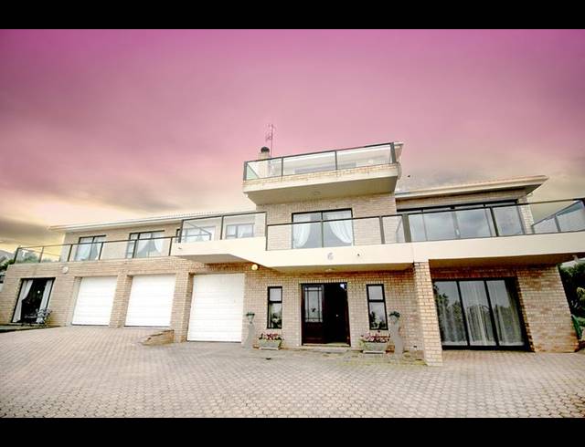 5 BEDROOM HOUSE FOR SALE IN VILLAGE ON SEA